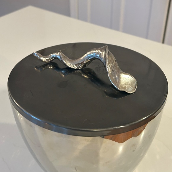 Michael Aram Signed Hammered Stainless Steel Insulated Ice Bucket - Picture 3 of 6